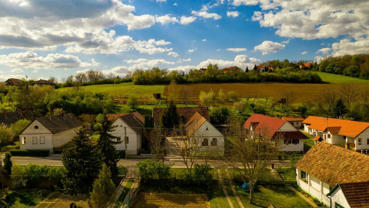 Noresa Etterem Es Panzio Szálka المظهر الخارجي الصورة